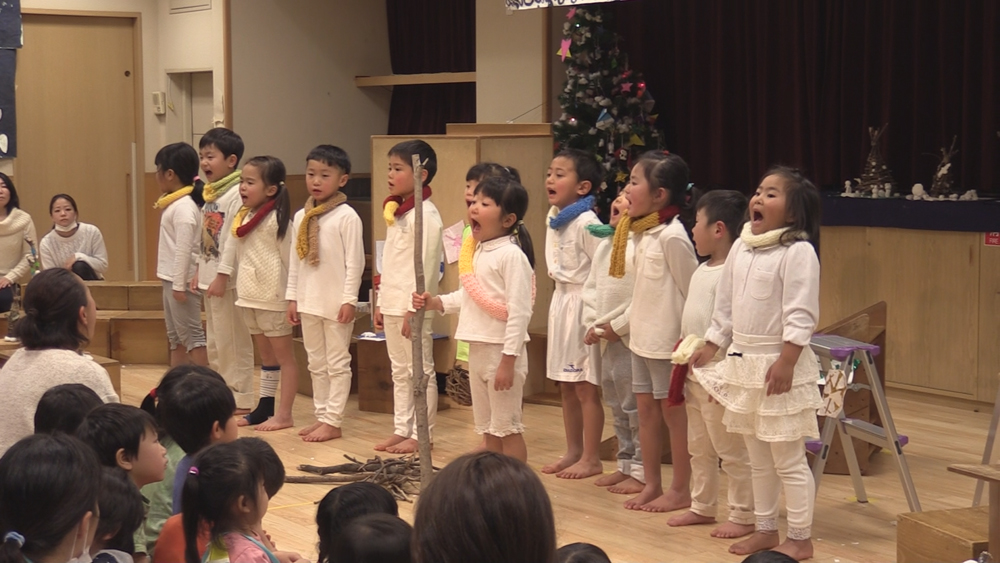 クリスマス会　「森は生きている」とんぼ組